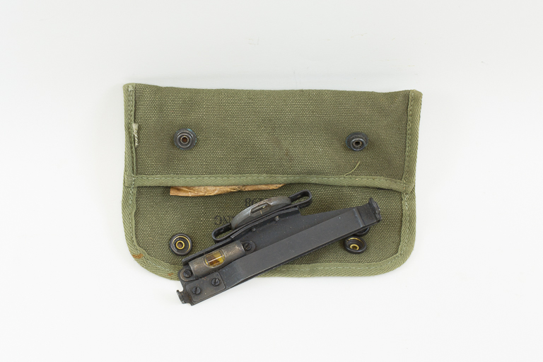 livella per calcolare l'angolo di tiro del lancia granate